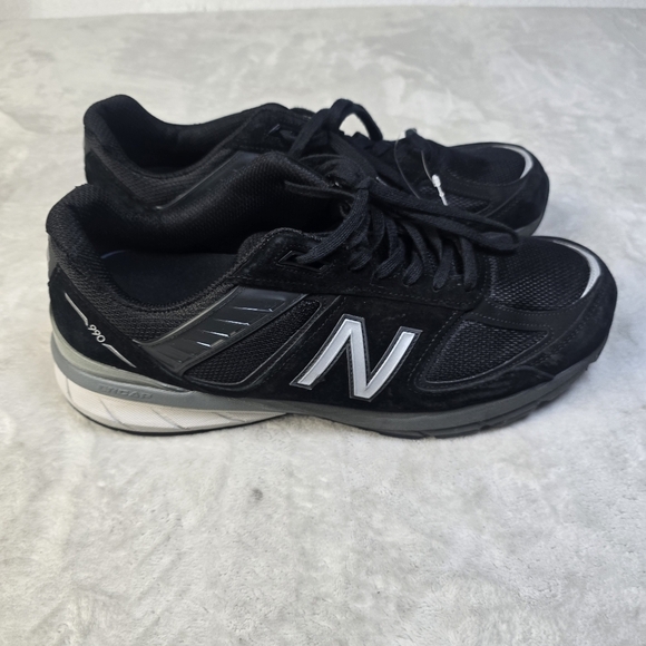 Athletic_Shoes